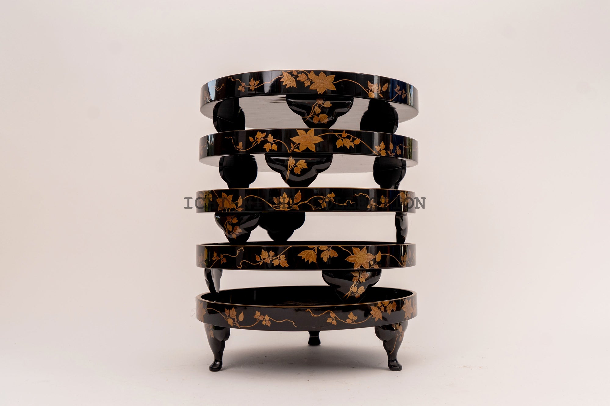 Early Meiji era, Uoya Hanbei, iron wire arabesque gold lacquerware round tea tray set of 5, 30.5cm diameter, original box.